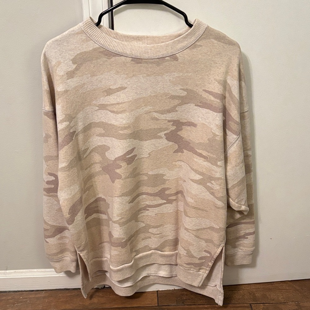 American Eagle Cream Jegging-Fit Sweater